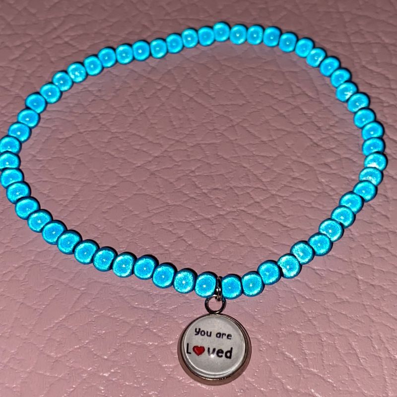 4 mm perler armbånd m/anheng_Turkis
