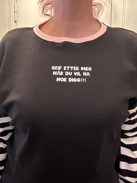 Noe digg!!!- baggy genser_sort/hvit/rosa