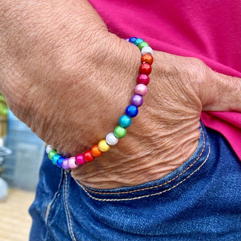 6 mm perler armbånd_Fargerikt