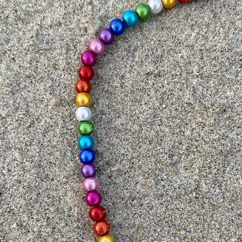 3 stk skinnende armbånd_regnbue+GråHvitt 4 mm & 6 mm perler